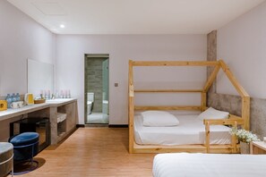 Deluxe-Dreibettzimmer | 1 Schlafzimmer, hochwertige Bettwaren, Schreibtisch