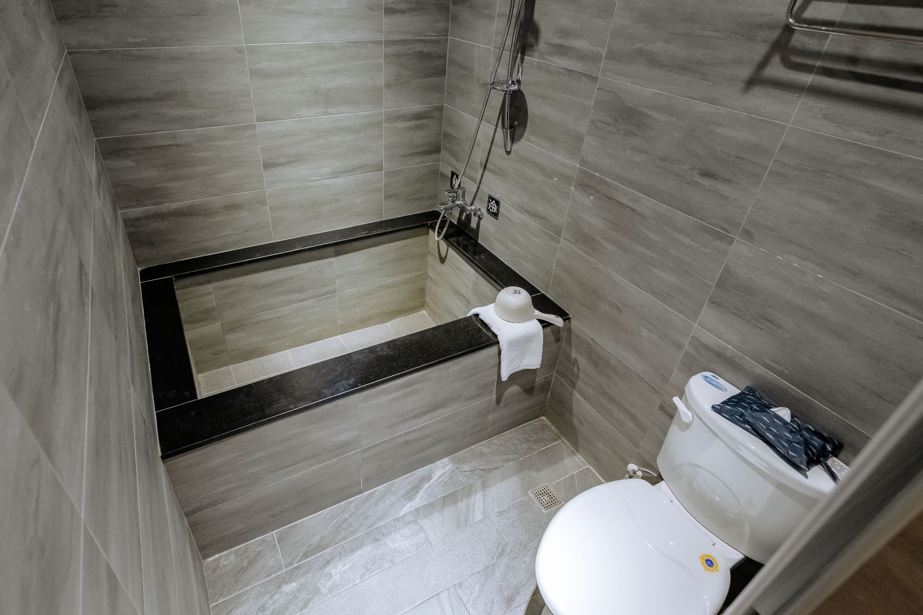 1 bedroom, premium bedding, desk, blackout curtains