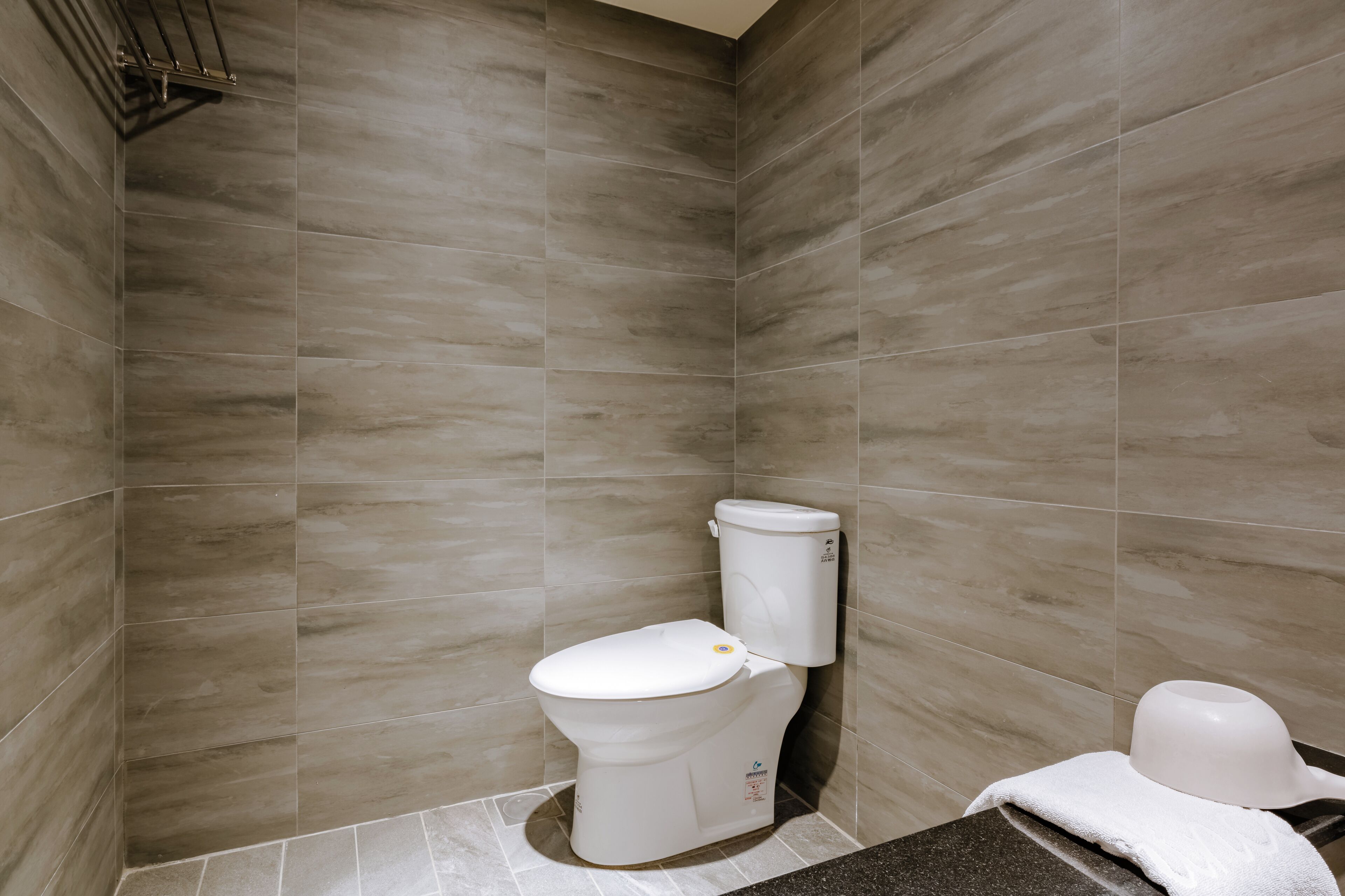 1 bedroom, premium bedding, desk, blackout curtains