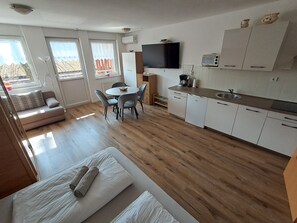 Apartment | Private kitchen | Full-sized fridge, oven, stovetop, dishwasher - Apartment Honey Bee with Sauna (Kobarid)