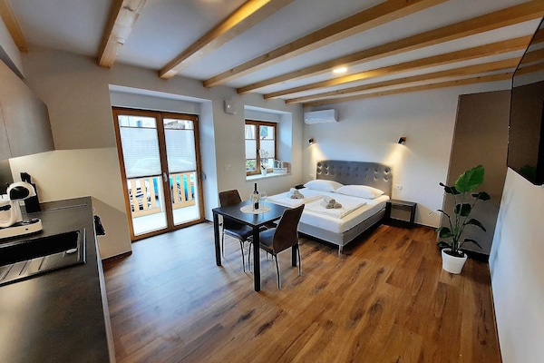 Luxe studio suite | Een kluis op de kamer, individueel gedecoreerd, individueel gemeubileerd