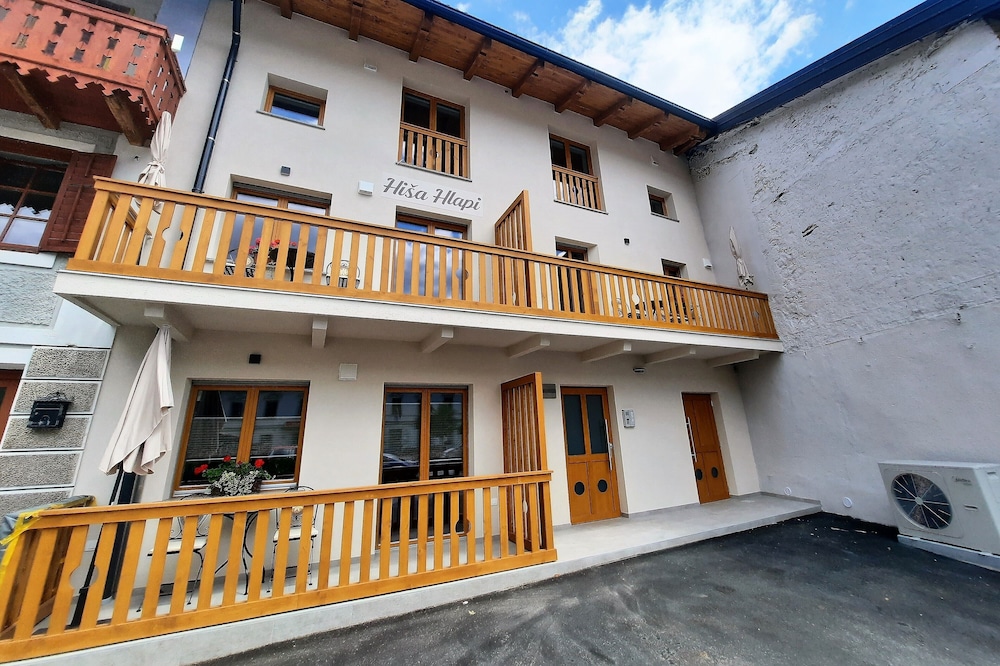 Apartments Hlapi