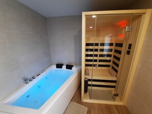 Luxury Studio Suite | Private spa tub