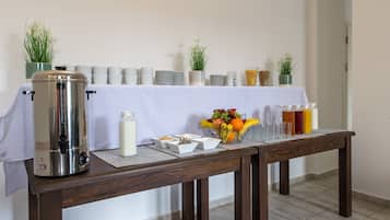 Daily continental breakfast (CZK 220 per person)