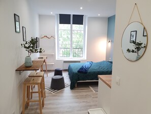 Decoración personalizada, muebles diferentes y escritorio 