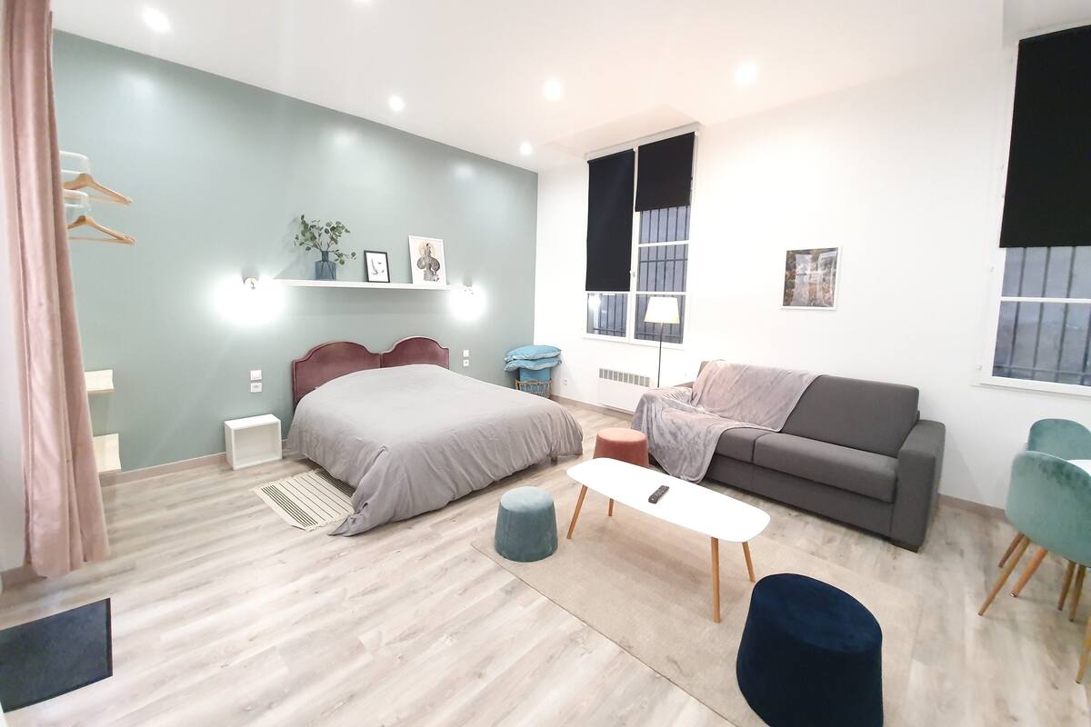 Apartamento, terraço | Escrivaninha, cortinas blackout, ferros/tábuas de passar roupa