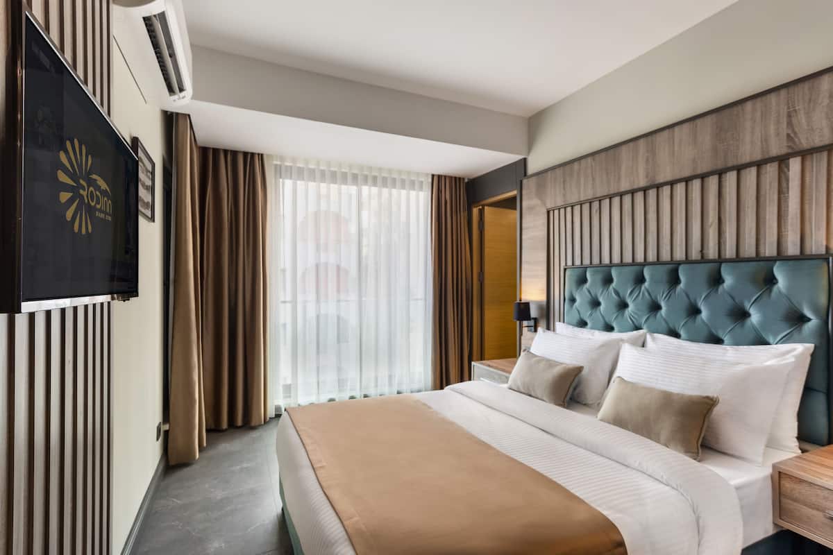 Standaard kamer, 1 twee- of 2 eenpersoonsbedden | Luxe beddengoed, een minibar, een kluis op de kamer, een bureau