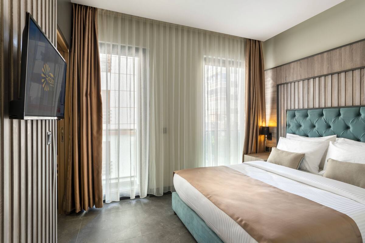 deluxe room | city view