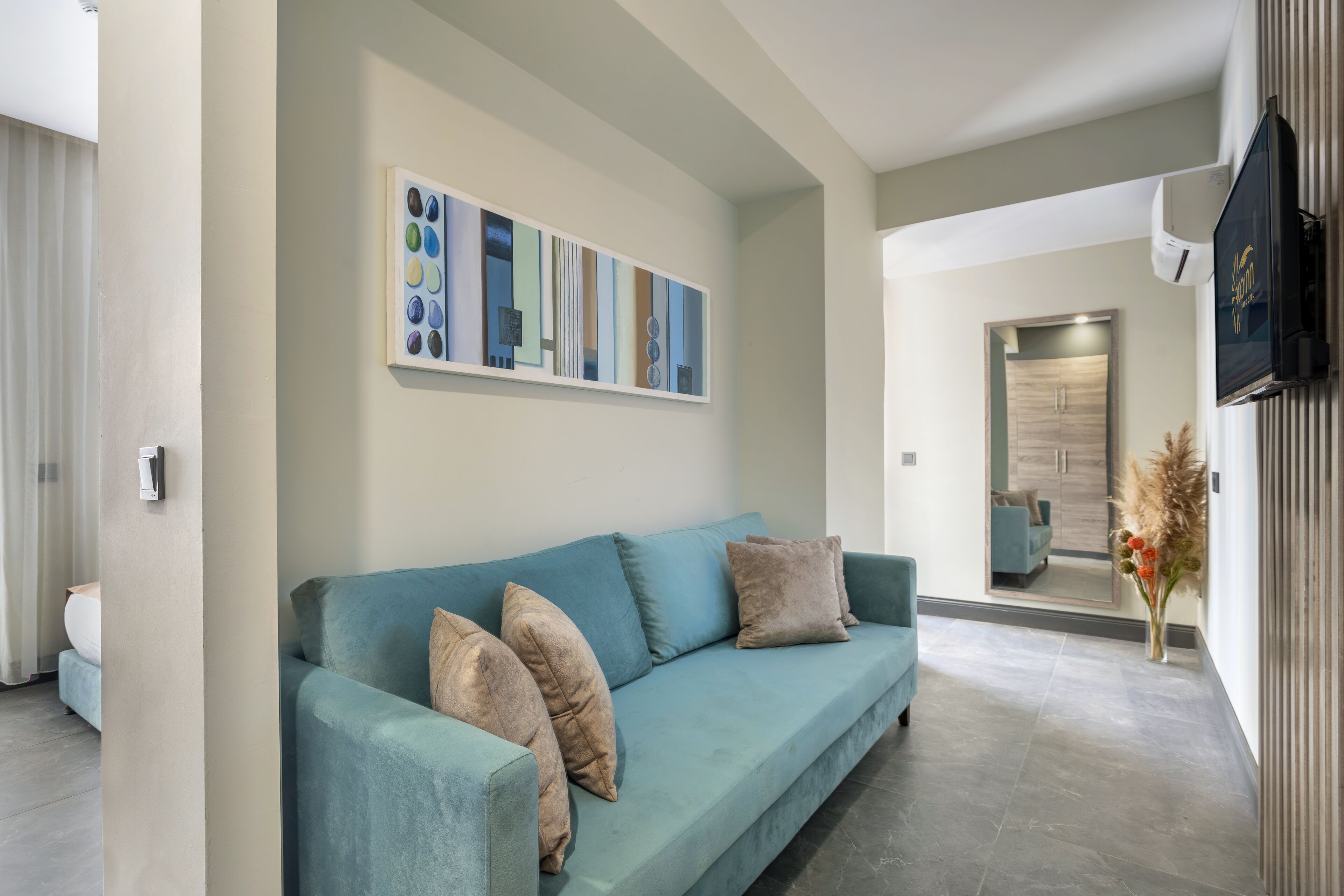 deluxe room | living area | lcd tv