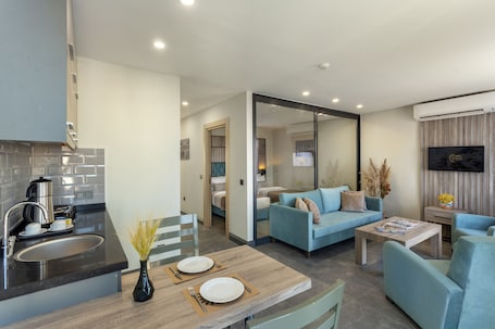 Family Suite | Private kitchen. Rodinn Park Hotel