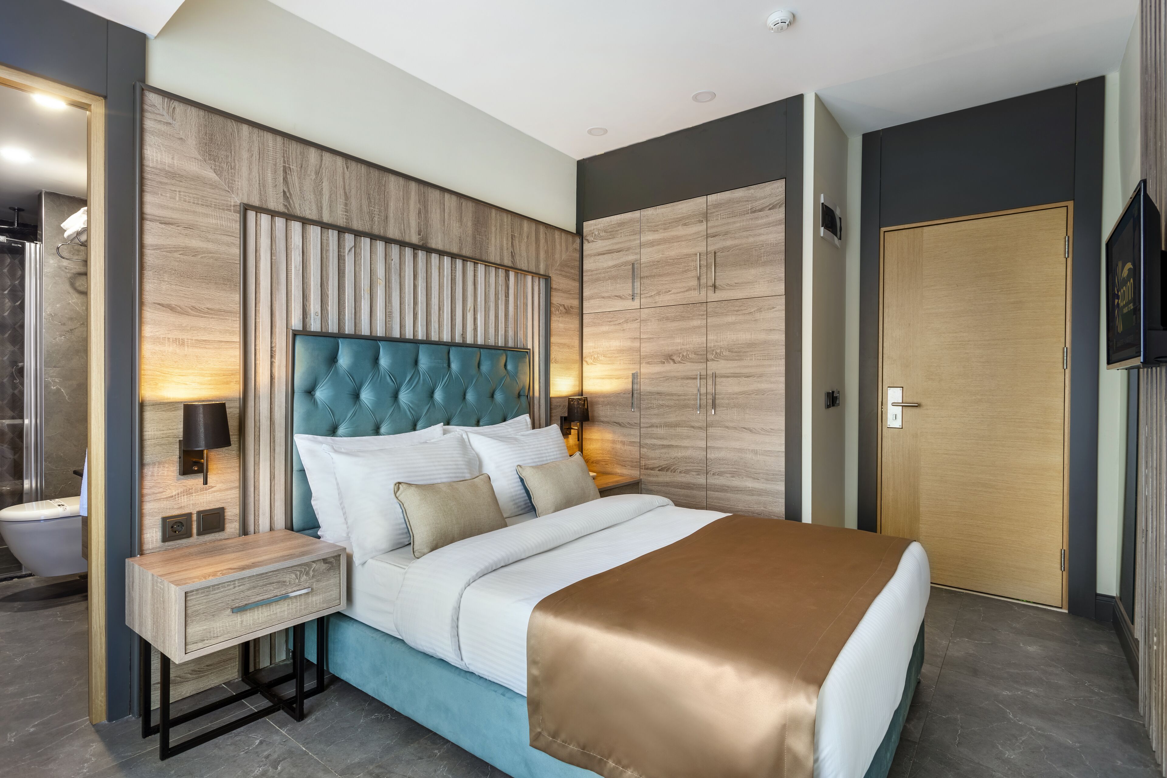 Ropa de cama de alta calidad y minibar 