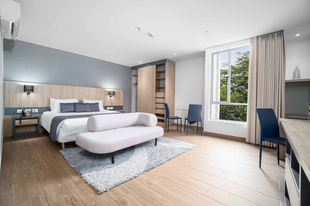 Superior-Zimmer, 1 King-Bett | Daunenbettdecken, Pillowtop-Betten, Minibar, Zimmersafe