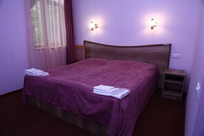 Standard Double Room | In-room safe, desk, blackout drapes, free WiFi - Hotel Mthnadzor (Goris)