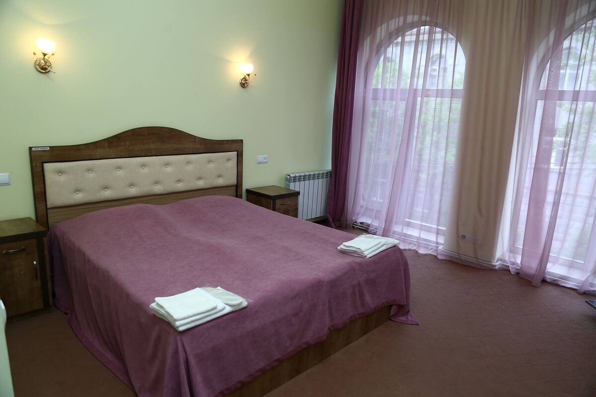 Standard Double Room | In-room safe, desk, blackout drapes, WiFi (free)