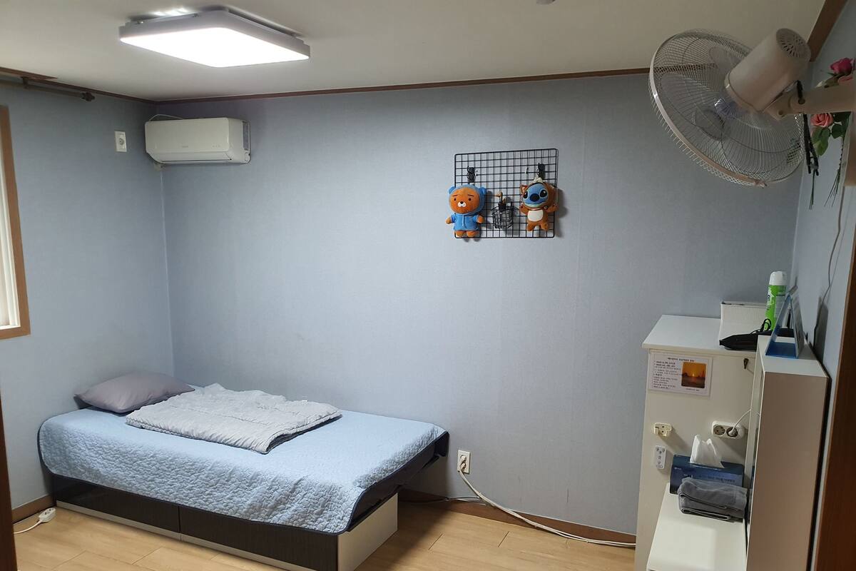 Kamar Double atau Twin Bisnis | 1 kamar tidur, seprai premium, tirai kedap cahaya, dan kedap suara