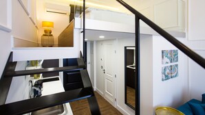 Studio Apartment  | 거실 공간