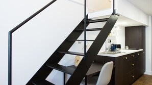 Studio Apartment  | 거실 공간