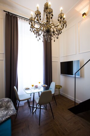 Studio Apartment  | In-room dining