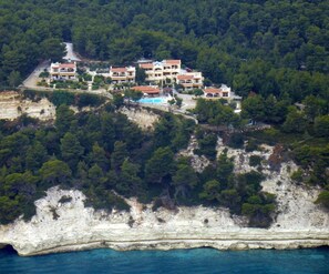 Property grounds - Milia Bay Hotel Apartments (Alonissos)