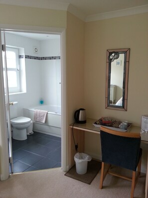 Deluxe Double Room, Garden View | Bathroom | Combined shower/tub, hair dryer, towels