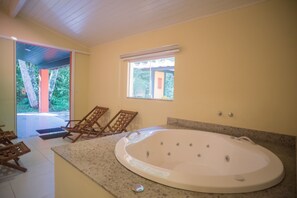 Banheira de hidromassagem