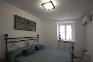 Leilighet – design, 1 soverom | 1 soverom, dundyner, strykejern/-brett og barnesenger