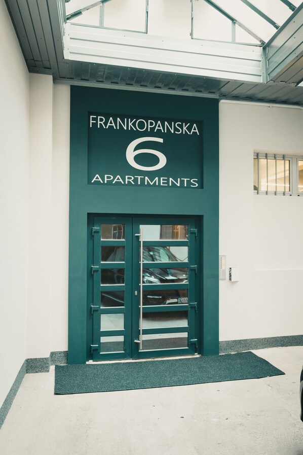 Property entrance - Apartments Franky6 (Zagreb)