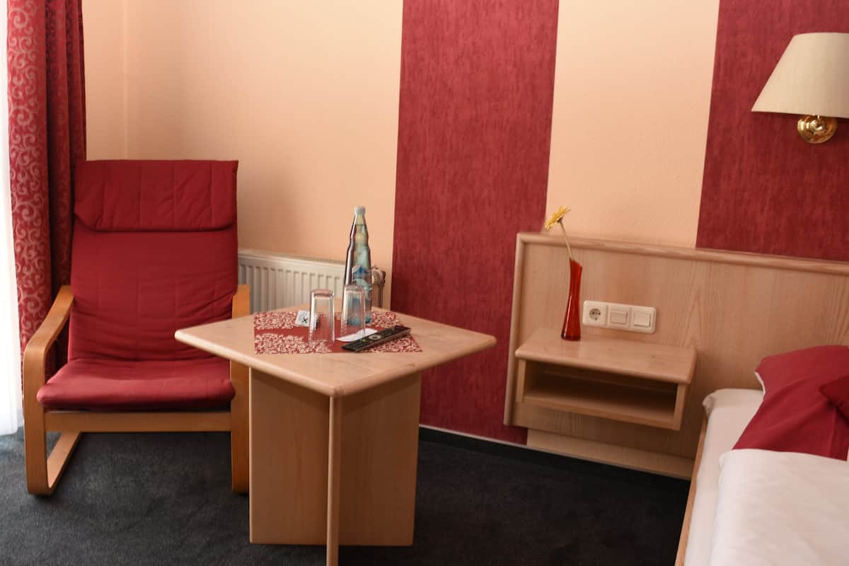 double room | free wifi, bed sheets