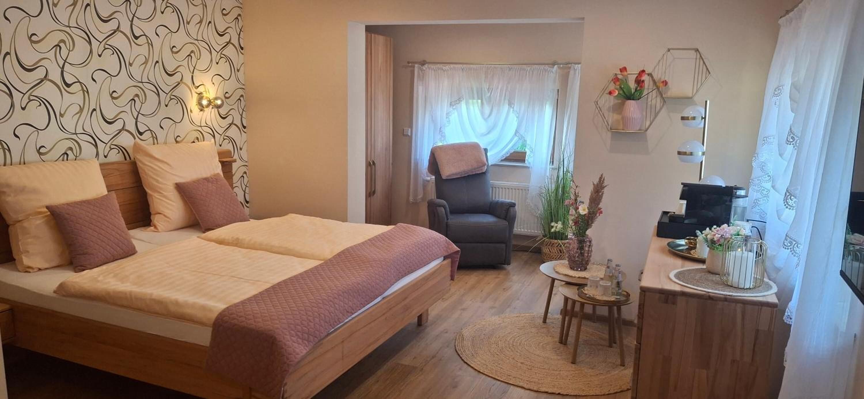 WiFi (free), bed sheets