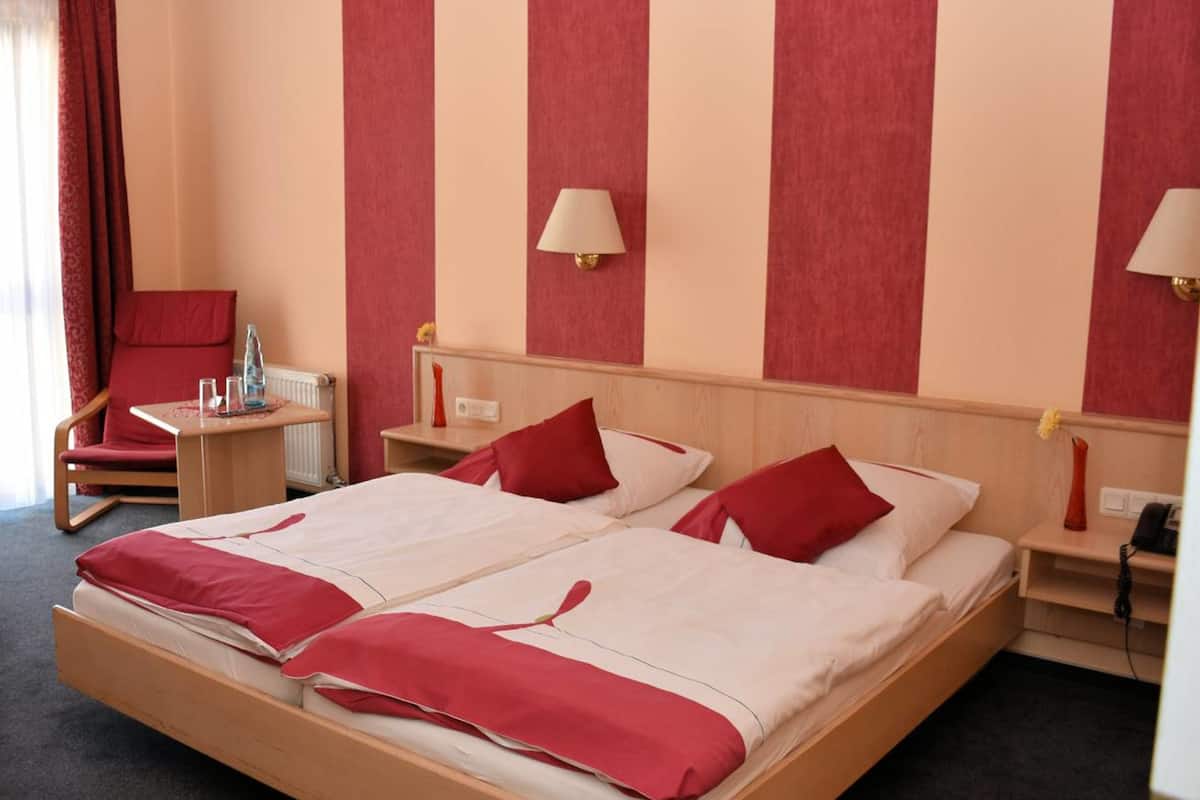 double room | free wifi, bed sheets