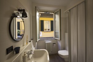 Economy Apartment, 1 Bedroom | Bathroom | Shower, rainfall showerhead, hair dryer, bidet