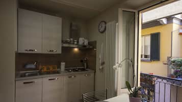 Economy-Apartment, 1 Schlafzimmer | Eigene Kochnische | Großer Kühlschrank, Mikrowelle, Ofen, Herdplatte