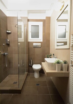 Apartment, 3 Bedrooms | Bathroom