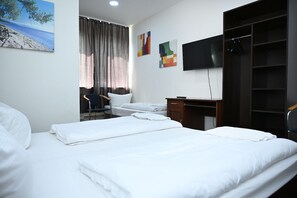 Tremannsrom | Individuelt innredet, skrivebord, strykejern/-brett og wi-fi (inkludert)