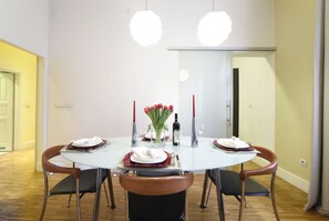 Apartment, 1 Queen Bed with Sofa bed | In-room dining - Apartments Twins (Zagreb)