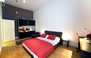 Apartment, 1 Queen-Bett und Schlafsofa | Schreibtisch, laptopgeeigneter Arbeitsplatz, schallisolierte Zimmer