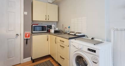 Shirley Apartments, Cozy Studio, 10 Min Drive to City Centre and Cruise Ship Terminals