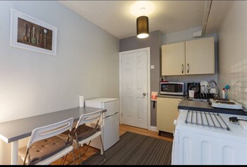 Shirley Apartments, Cozy Studio, 10 Min Drive to City Centre and