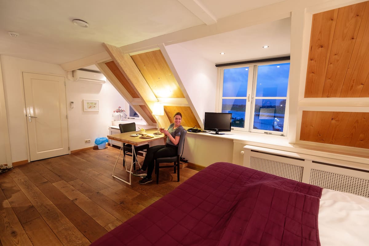 deluxe room | 1 bedroom, blackout curtains, soundproofing, iron/ironing board