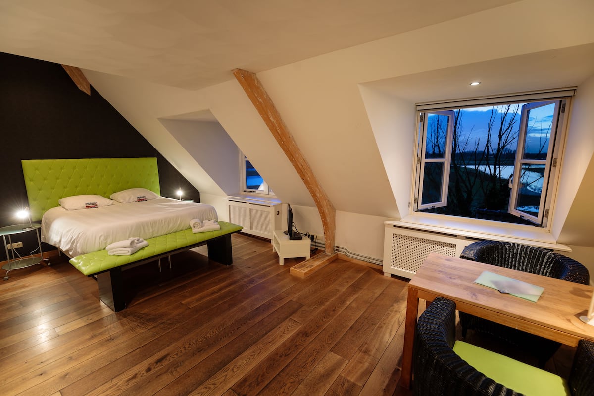 1 bedroom, blackout curtains, soundproofing, iron/ironing board