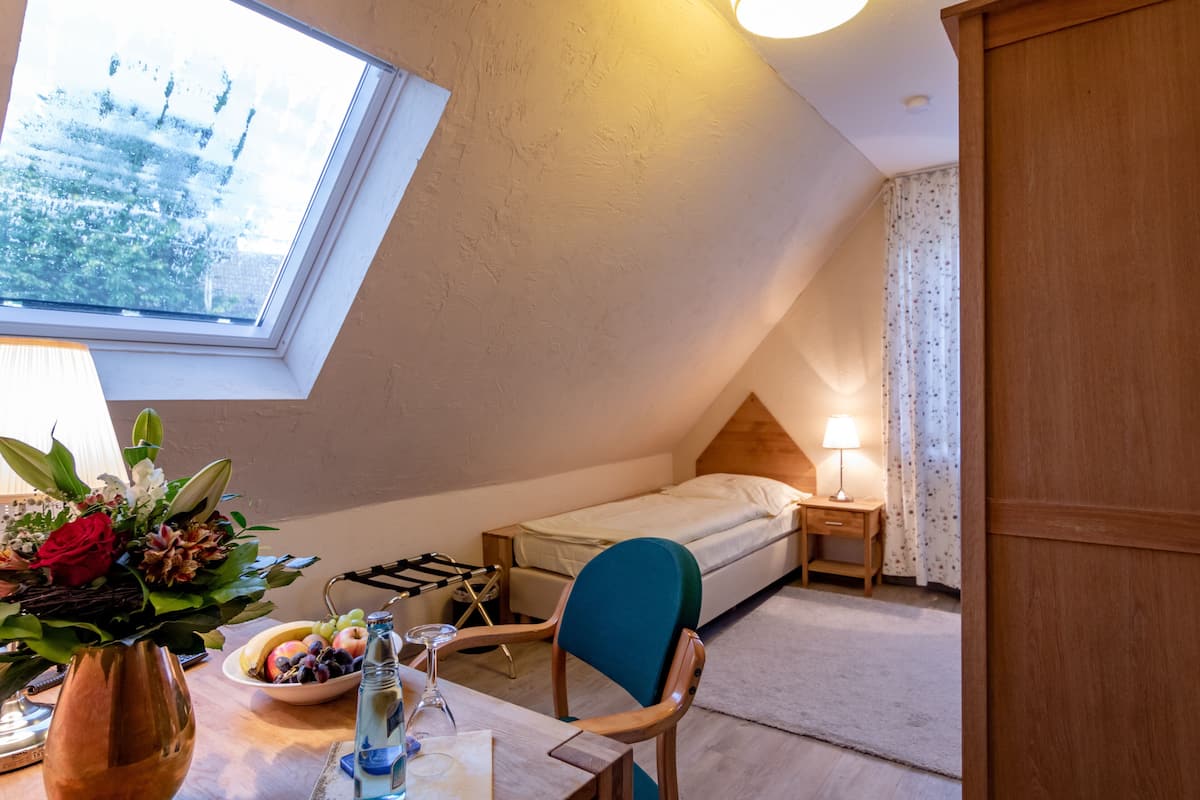 Comfort Single Room Annex | Individueel gedecoreerd, individueel gemeubileerd, een bureau