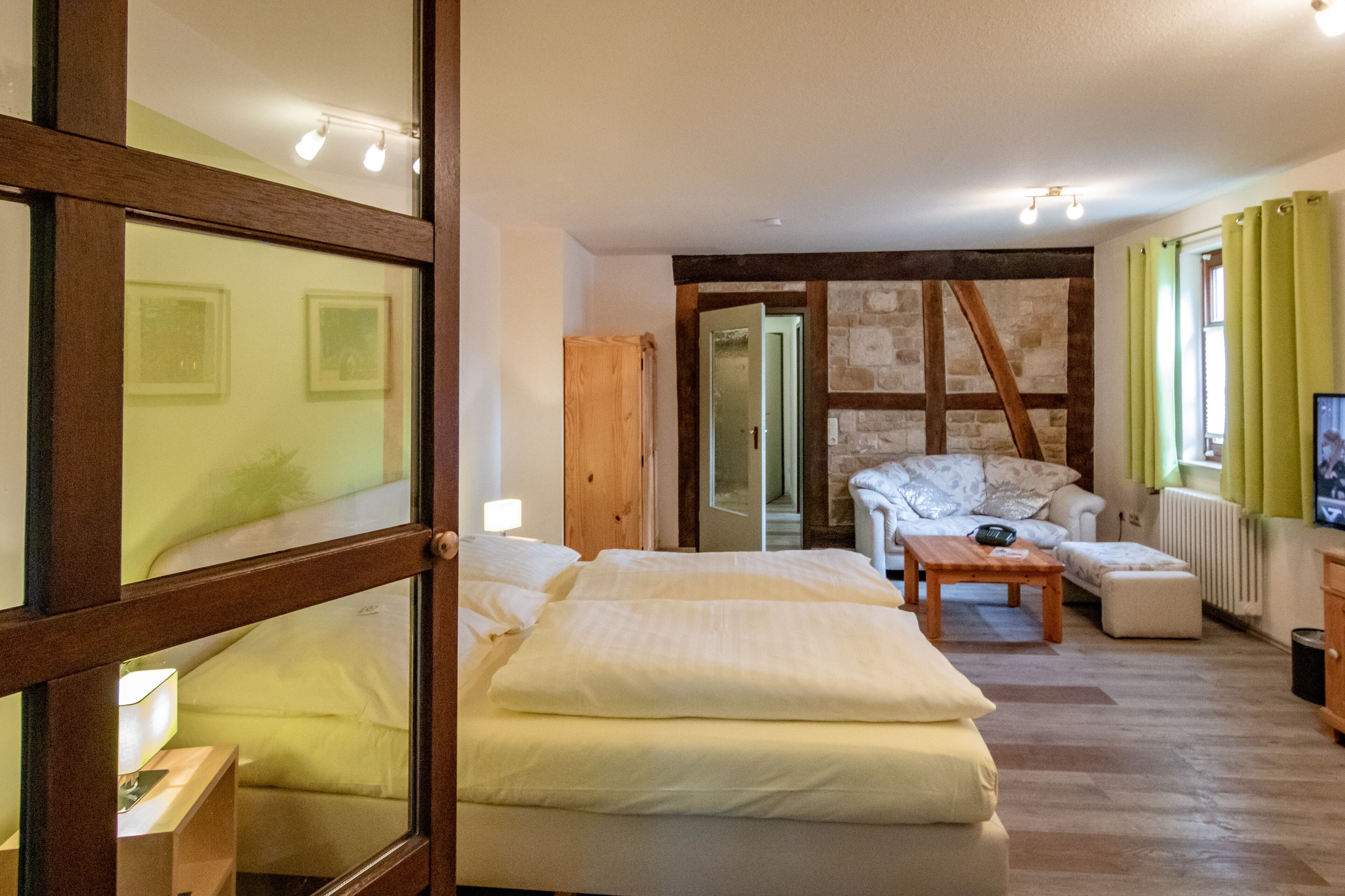 Classic Double Room Annex, Balcony | Schreibtisch, laptopgeeigneter Arbeitsplatz, Verdunkelungsvorhänge