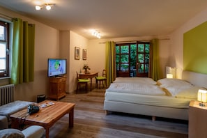 Classic Double Room Annex, Balcony - Hotel Goldflair am Rathaus (Korbach)