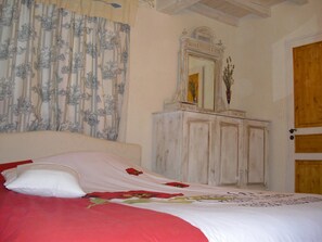 Decoración personalizada, muebles diferentes y cunas gratuitas