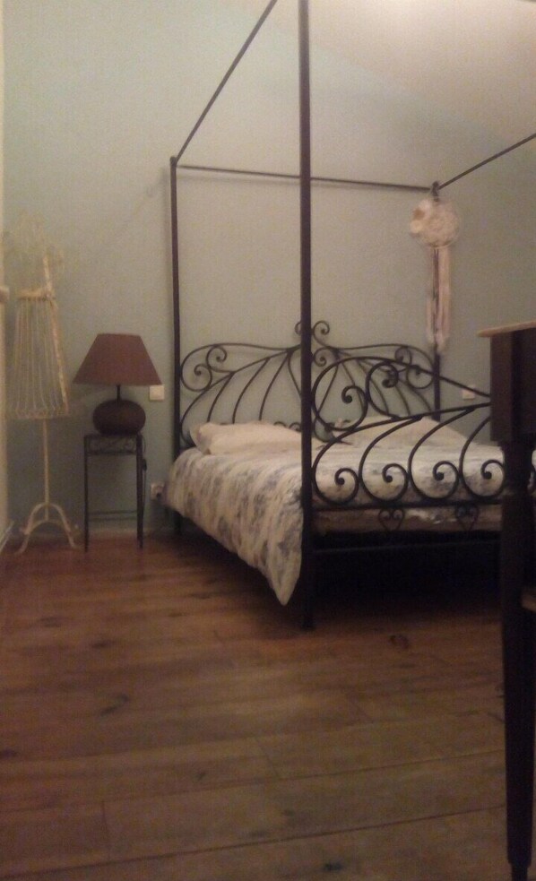 Habitación familiar | Decoración personalizada, muebles diferentes y cunas gratuitas