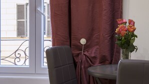 Royal Room, Private Bathroom (Imperial) | 1 bedroom, iron/ironing board (on request), WiFi (free), bed sheets - TrastevereTop (Rome)