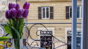 Elite Room (Violet) | 1 bedroom, iron/ironing board (on request), WiFi (free), bed sheets - TrastevereTop (Rome)