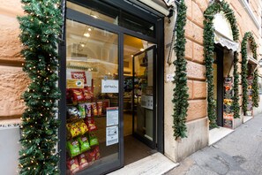 Free daily local cuisine breakfast - TrastevereTop (Rome)