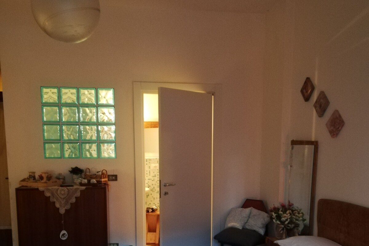 Chambre double, salle de bain attenante | Minibar, rideaux d’obscurcissement, système d’insonorisation