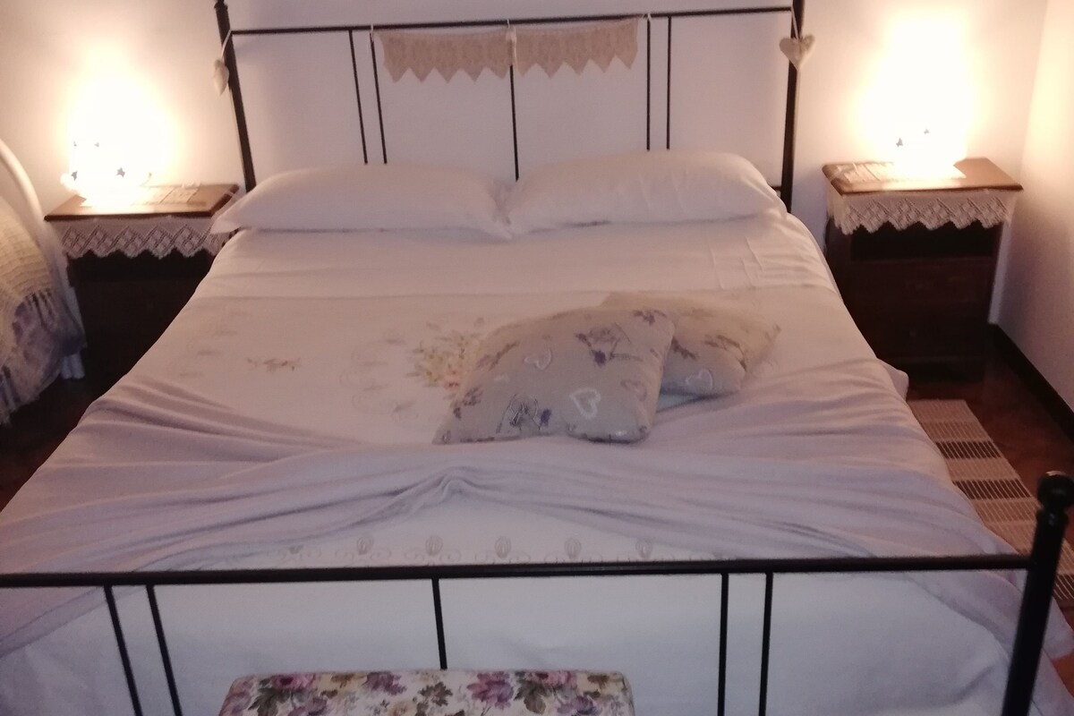 Chambre double, salle de bain privée | Minibar, rideaux d’obscurcissement, système d’insonorisation